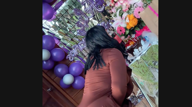 Alboroto a todos sus invitados por su atuendo cumpleañero